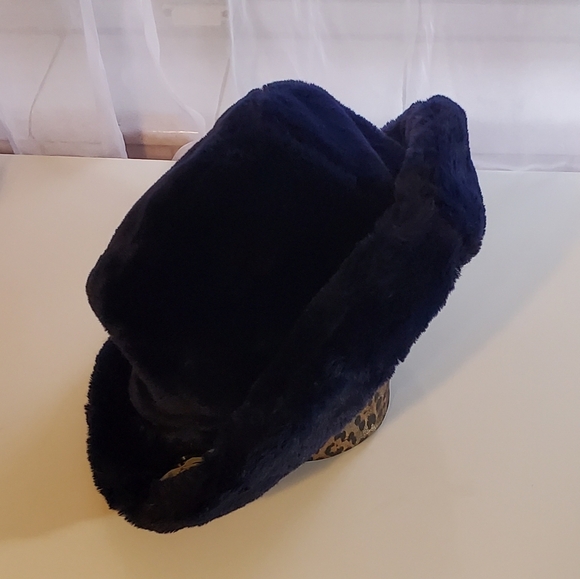 Reversible Furry Navy Blue Bucket Hat - Picture 4 of 5